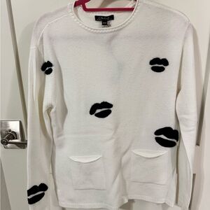 CHARLIE B Cream Knit Top with Black Brand Tag